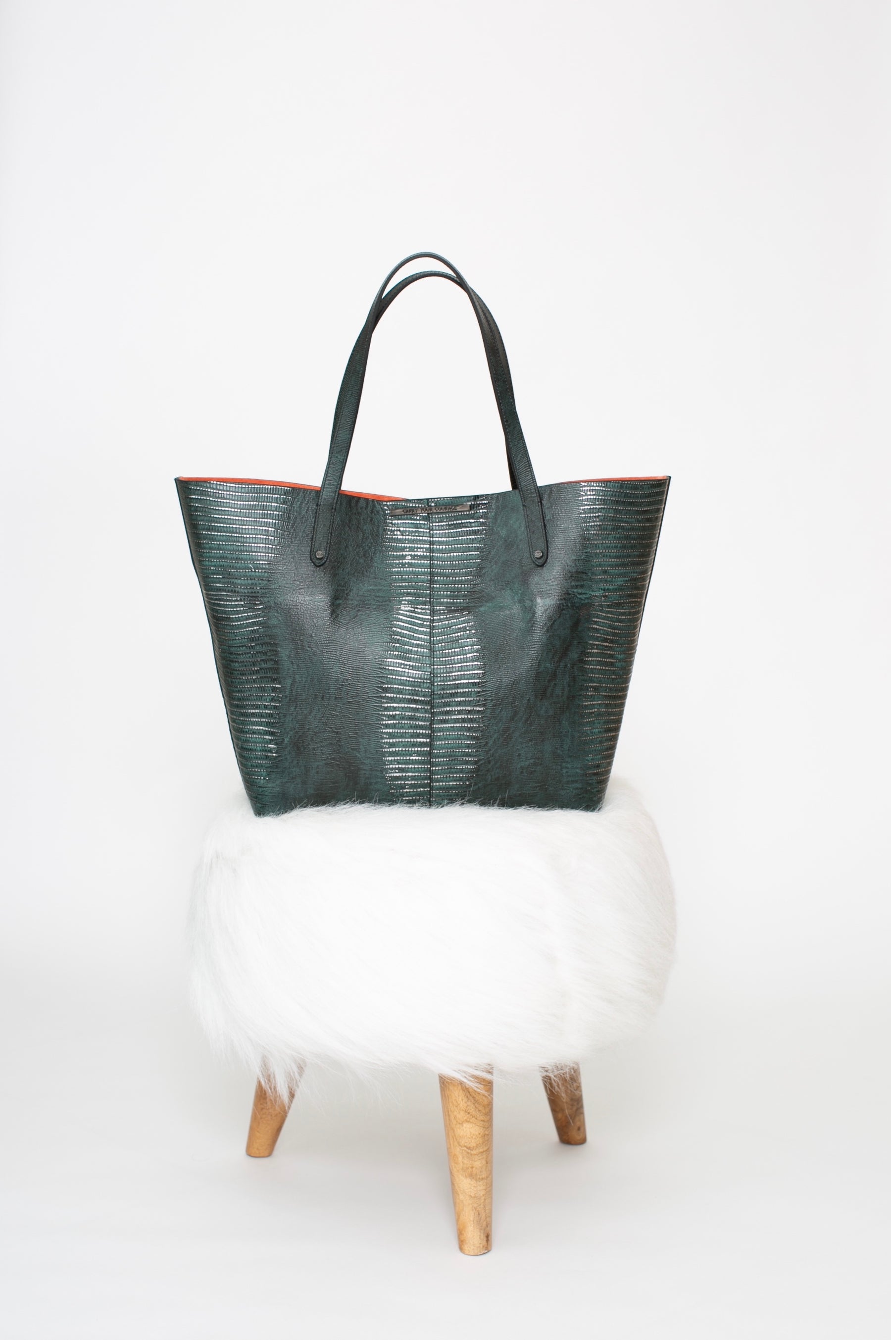Wren & Roch - the Rise tote on white stool